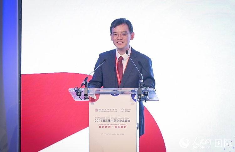 英國(guó)中國(guó)商會(huì)會(huì)長(zhǎng)、中國(guó)銀行倫敦分行行長(zhǎng)方文建致辭。人民網(wǎng) 郭錦標(biāo)攝