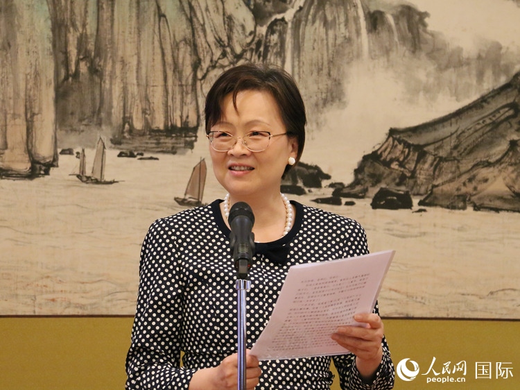 大使夫人丁玥致辭。人民網 許可攝