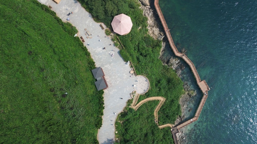 2023年8月16日，長?？h小長山島小水口森林公園一角（無人機照片）。新華社記者 陳為 攝