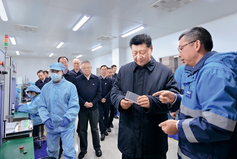 2024年3月18日至21日，中共中央總書記、國家主席、中央軍委主席習(xí)近平在湖南考察。這是18日下午，習(xí)近平在中德合資企業(yè)巴斯夫杉杉電池材料有限公司考察。 新華社記者 謝環(huán)馳/攝