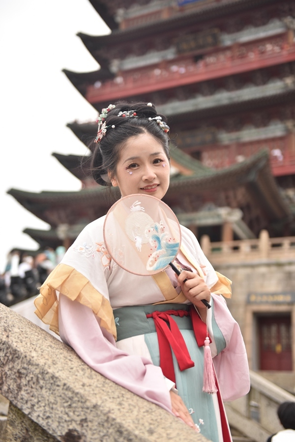南昌滕王閣“古風(fēng)游”。受訪者供圖