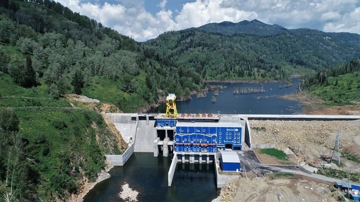 這是2021年7月28日拍攝的哈薩克斯坦圖爾古孫水電站（無人機(jī)照片）。新華社發(fā)（奧斯帕諾夫攝）
