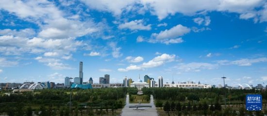 這是7月1日拍攝的哈薩克斯坦首都阿斯塔納的天際線。新華社記者 王建華 攝