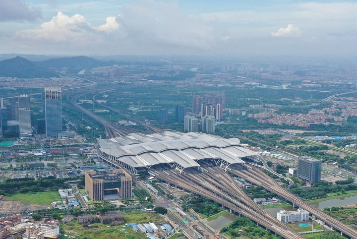 這是2024年6月23日拍攝的廣州南站（無人機(jī)照片）。新華社記者 劉大偉 攝