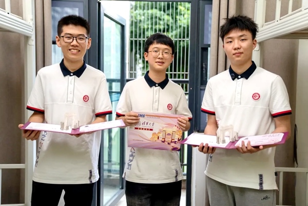 王子源（左）、母翰堯（中）、郭洋君（右）。清華大學(xué)供圖