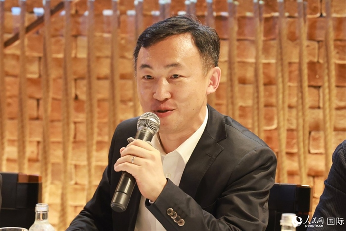 中國(guó)駐里約熱內(nèi)盧代總領(lǐng)事王海濤在座談會(huì)上致辭。人民網(wǎng)記者 陳海琪攝