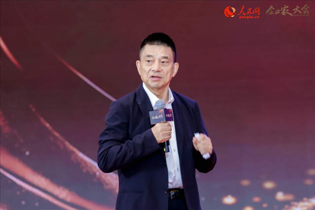 全國政協(xié)委員、新希望集團董事長劉永好。人民網(wǎng)記者 許維娜攝