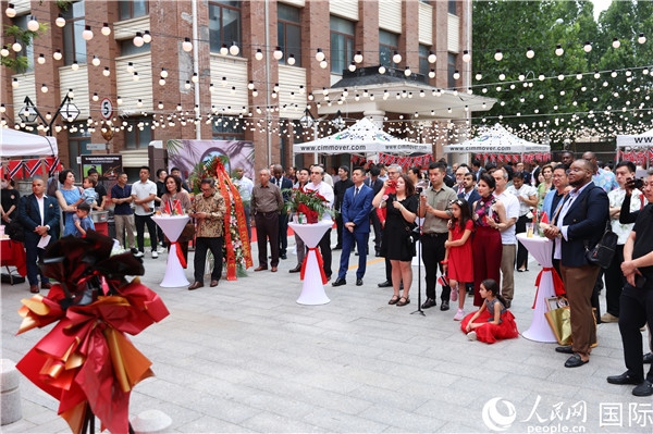 特立尼達和多巴哥駐華使館在其館內(nèi)慶祝特多獨立62周年。人民網(wǎng)記者 趙益普攝