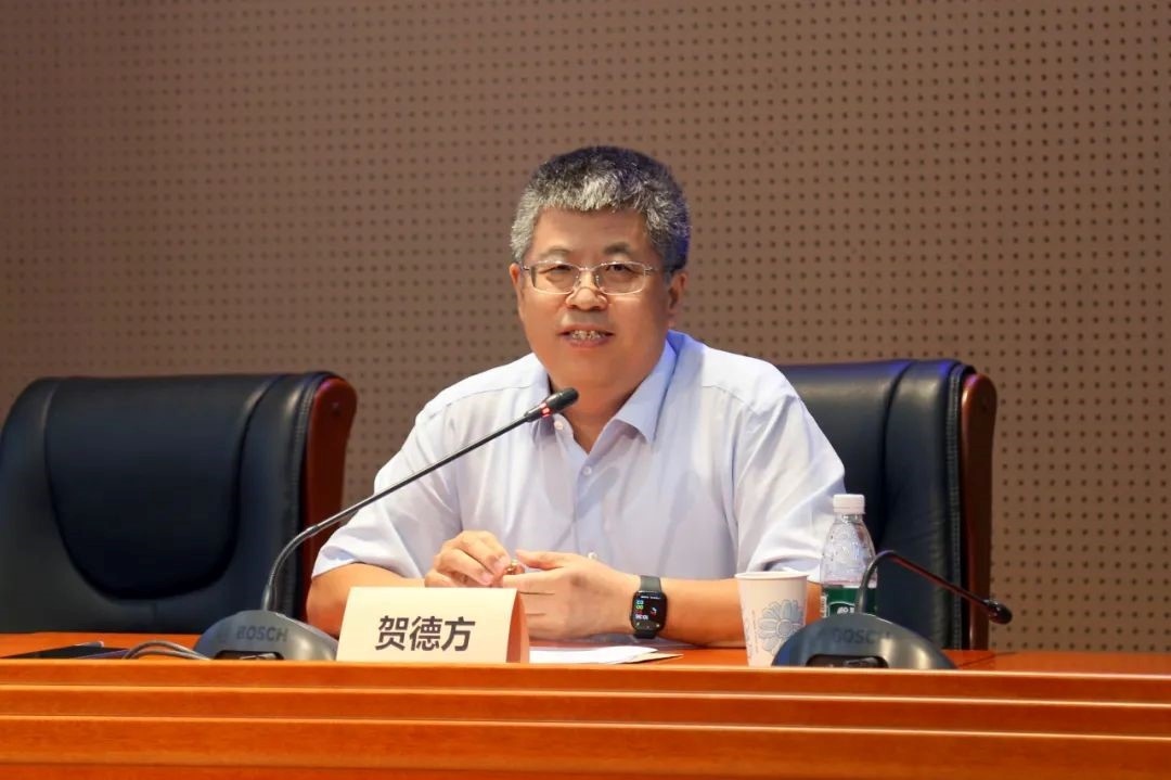 國務(wù)院參事、科技部原副秘書長、中國科技評估與成果管理研究會理事長賀德方致辭。主辦方供圖