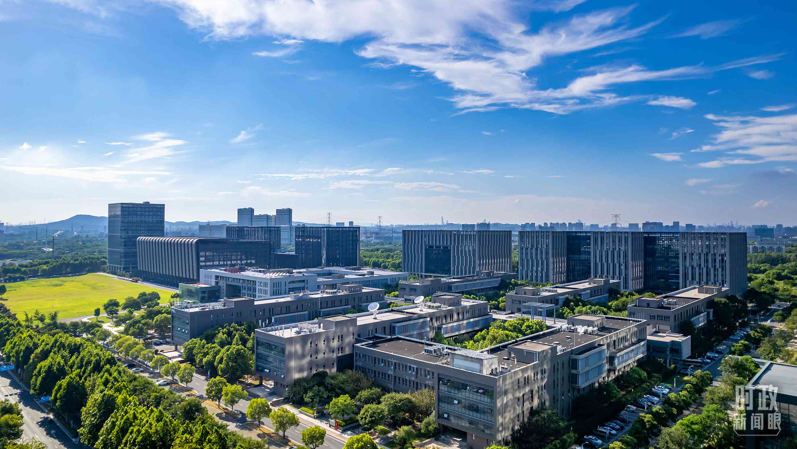  △2023年7月，習近平調研南京紫金山實驗室，強調要為實現(xiàn)高水平科技自立自強立下功勛。（圖/視覺中國）