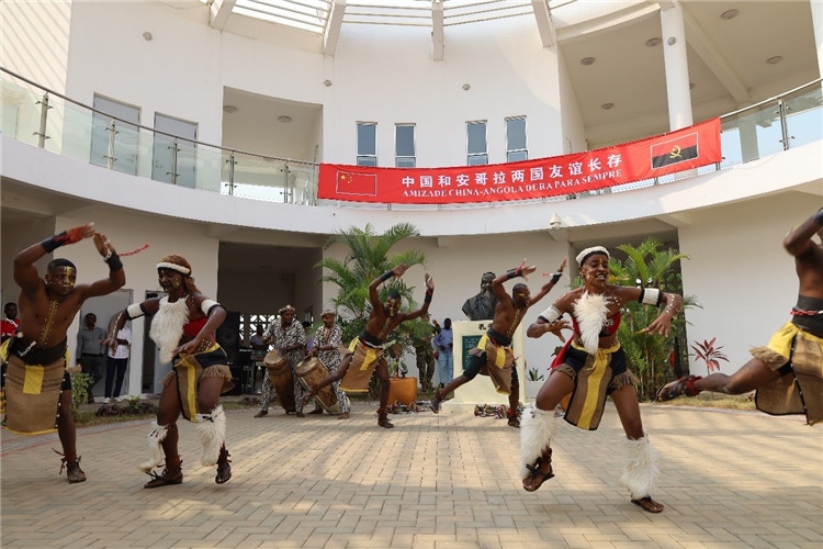 安哥拉民族舞。內(nèi)圖大學(xué)孔子學(xué)院供圖