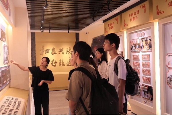 中央民族大學(xué)與中國人民大學(xué)聯(lián)合開展“大國邊疆”實踐調(diào)研活動。校方供圖