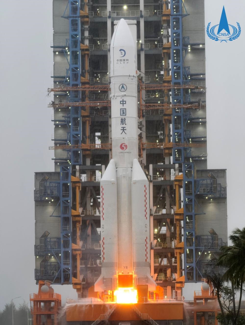 △2024年5月3日17時27分，嫦娥六號探測器由長征五號遙八運(yùn)載火箭在中國文昌航天發(fā)射場發(fā)射，之后準(zhǔn)確進(jìn)入地月轉(zhuǎn)移軌道，發(fā)射任務(wù)取得圓滿成功。