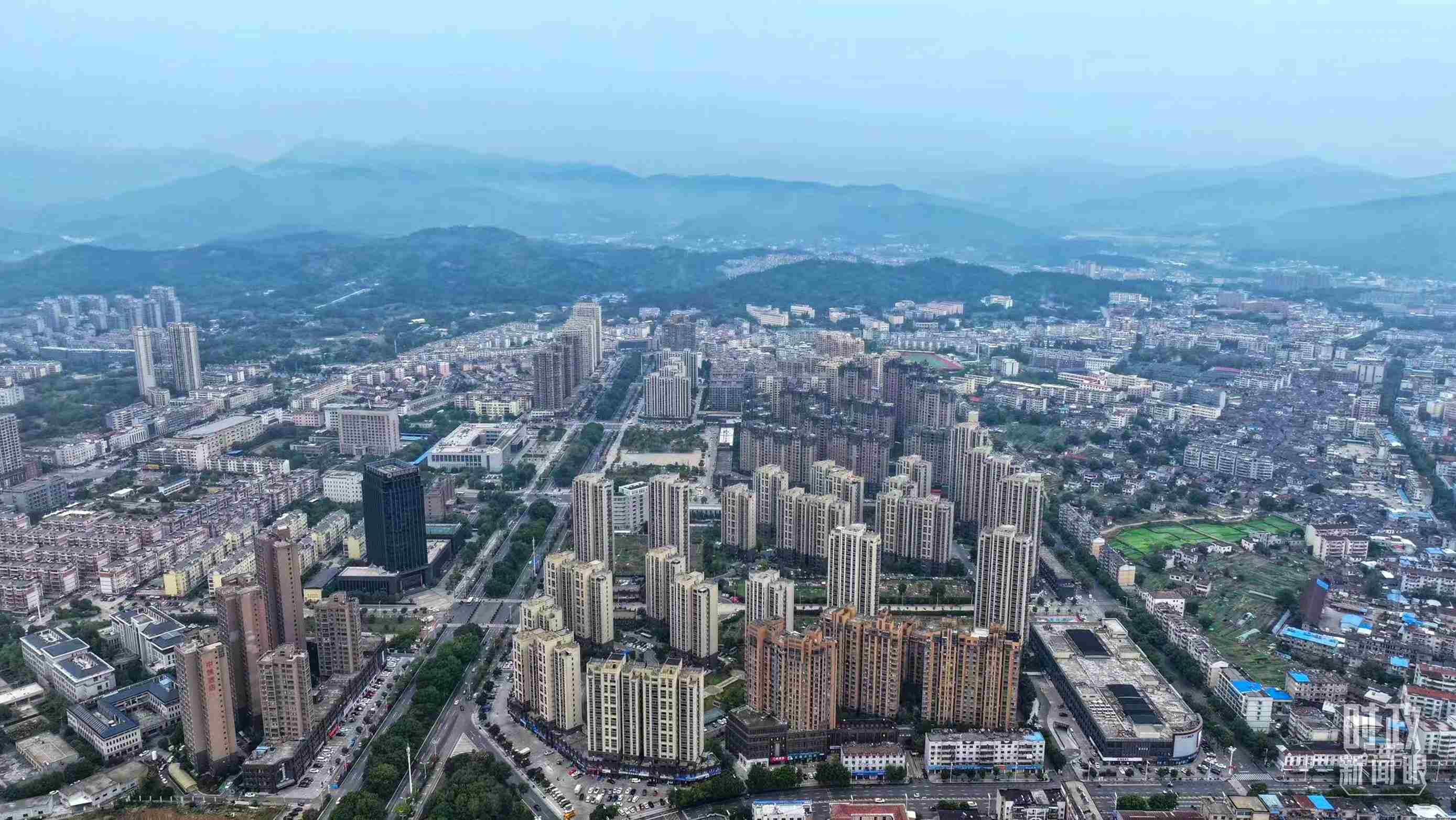 △俯瞰桐城市。（總臺記者葛啟文拍攝）