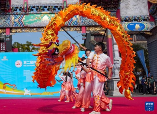 10月19日，廣州體育學(xué)院龍獅隊在傳統(tǒng)舞龍項目中比賽，最終他們獲得該項目金獎。
