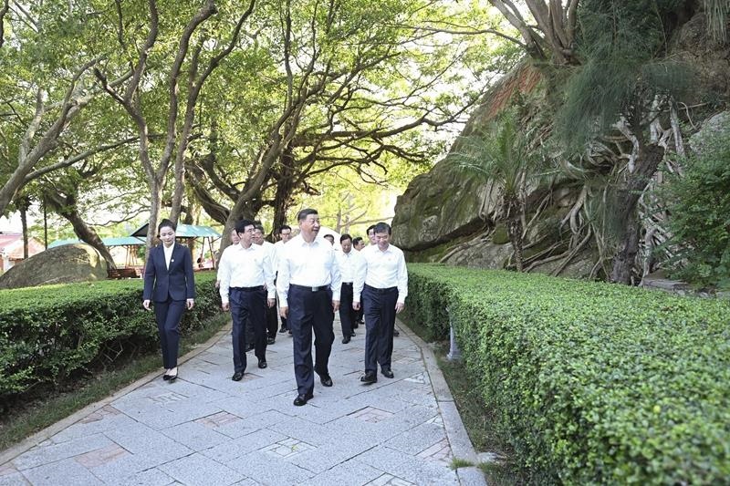 △2024年10月15日，習近平總書記在福建省漳州市東山縣關帝文化產業(yè)園考察。