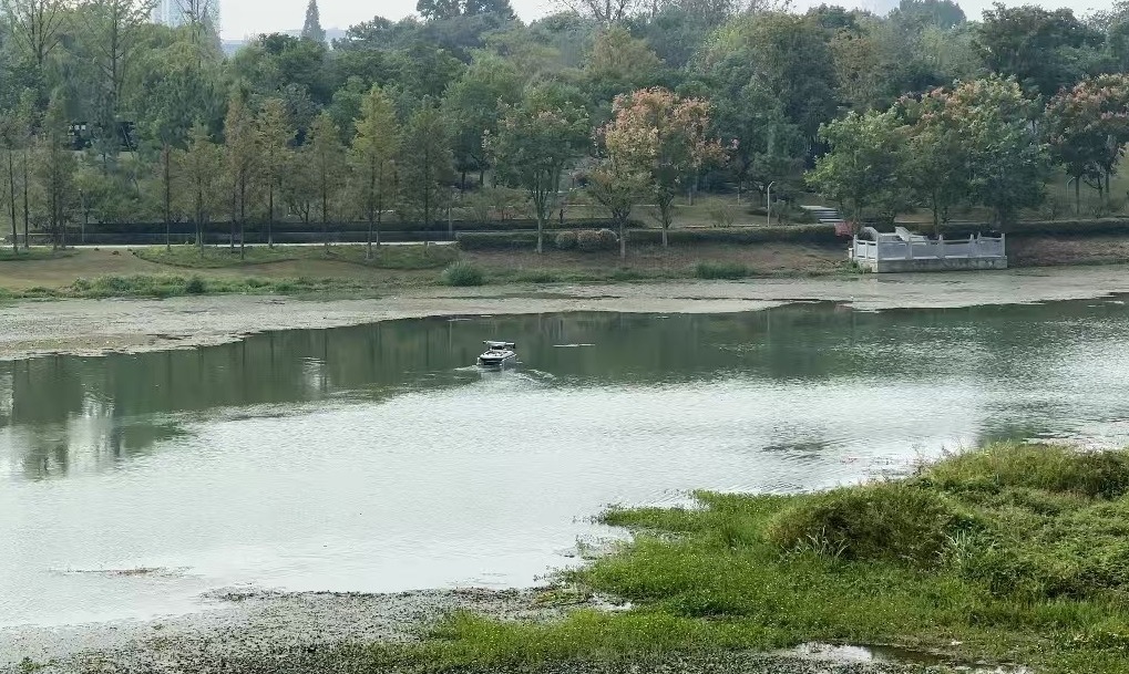 浙江湖州安吉縣滸溪幸福河湖景色宜人。人民網(wǎng)記者 申佳平攝