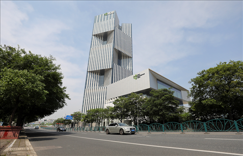 這是位于上海浦東新區(qū)世博園區(qū)的新開發(fā)銀行總部大樓（2022年6月17日攝）。新華社記者 方喆 攝