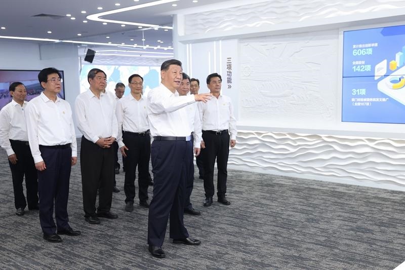 △2024年10月16日，習(xí)近平總書記在中國（福建）自由貿(mào)易試驗(yàn)區(qū)廈門片區(qū)參觀自由貿(mào)易試驗(yàn)區(qū)建設(shè)成果展。