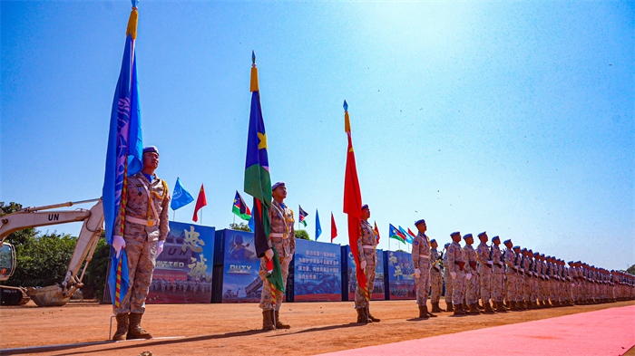 授勛官兵莊嚴(yán)列隊(duì)。王軍杰攝