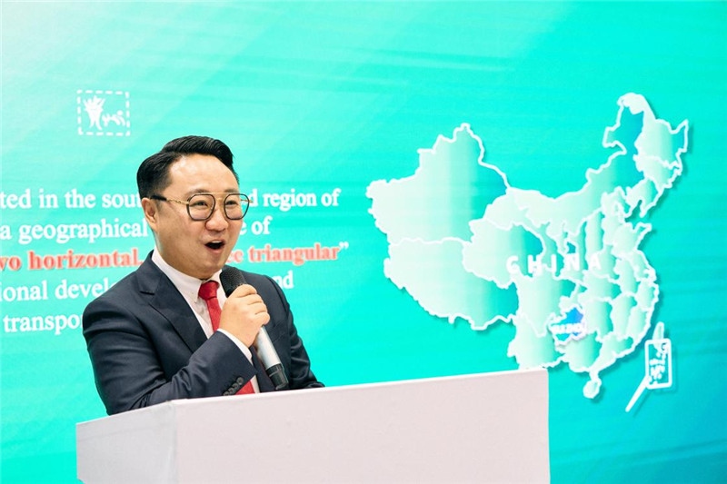 “中國(guó)館”貴州旅游推介會(huì)現(xiàn)場(chǎng)介紹。楊浩鵬