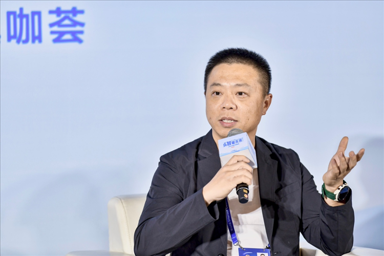 量子之歌集團創(chuàng)始人、董事長李鵬。人民網(wǎng) 任峰濤攝
