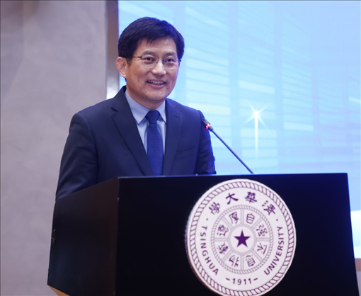 清華大學(xué)國(guó)家治理研究院執(zhí)行院長(zhǎng)、清華大學(xué)計(jì)算社會(huì)科學(xué)與國(guó)家治理實(shí)驗(yàn)室執(zhí)行主任孟慶國(guó)教授演講。供圖單位：清華大學(xué)國(guó)家治理研究院