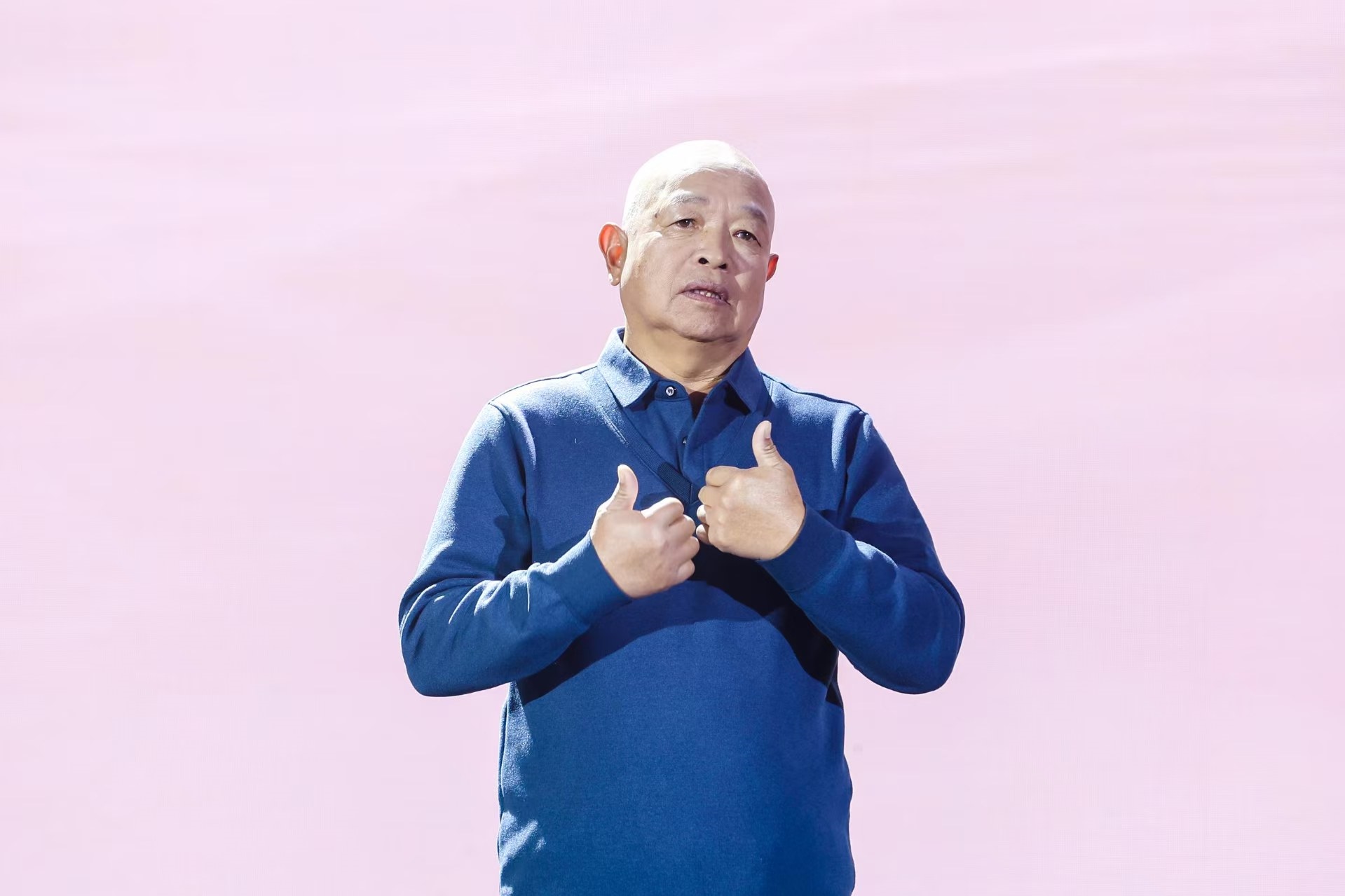 “山東好人”、煙臺市無聲洗車場經(jīng)理柳興濤。人民視頻供圖。