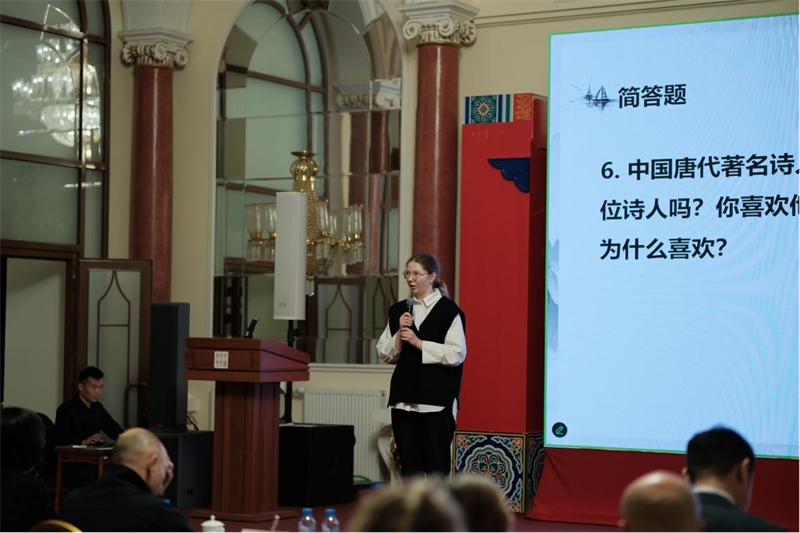 參賽選手現(xiàn)場答題。 俄羅斯國立人文大學(xué)孔子學(xué)院供圖