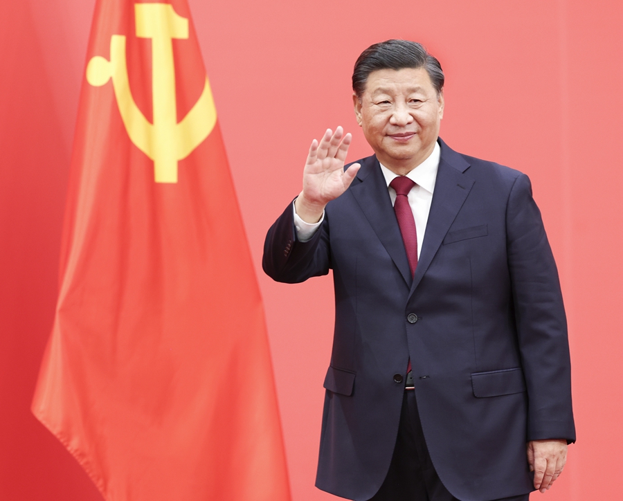 2022年10月23日，習近平在北京人民大會堂同采訪中共二十大的中外記者親切見面。