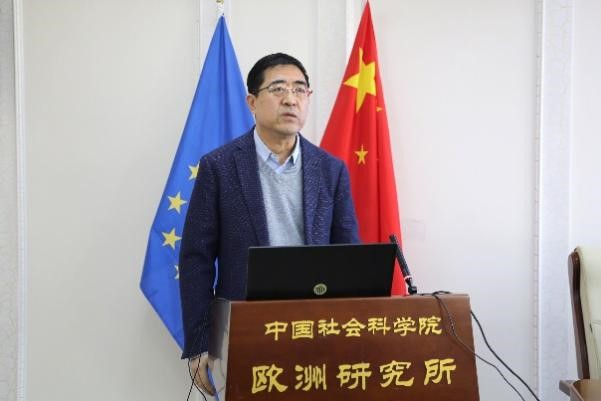 中國社會科學(xué)院歐洲研究所所長、《歐洲發(fā)展報告（2023～2024）》主編馮仲平研究員致辭。吳迪攝