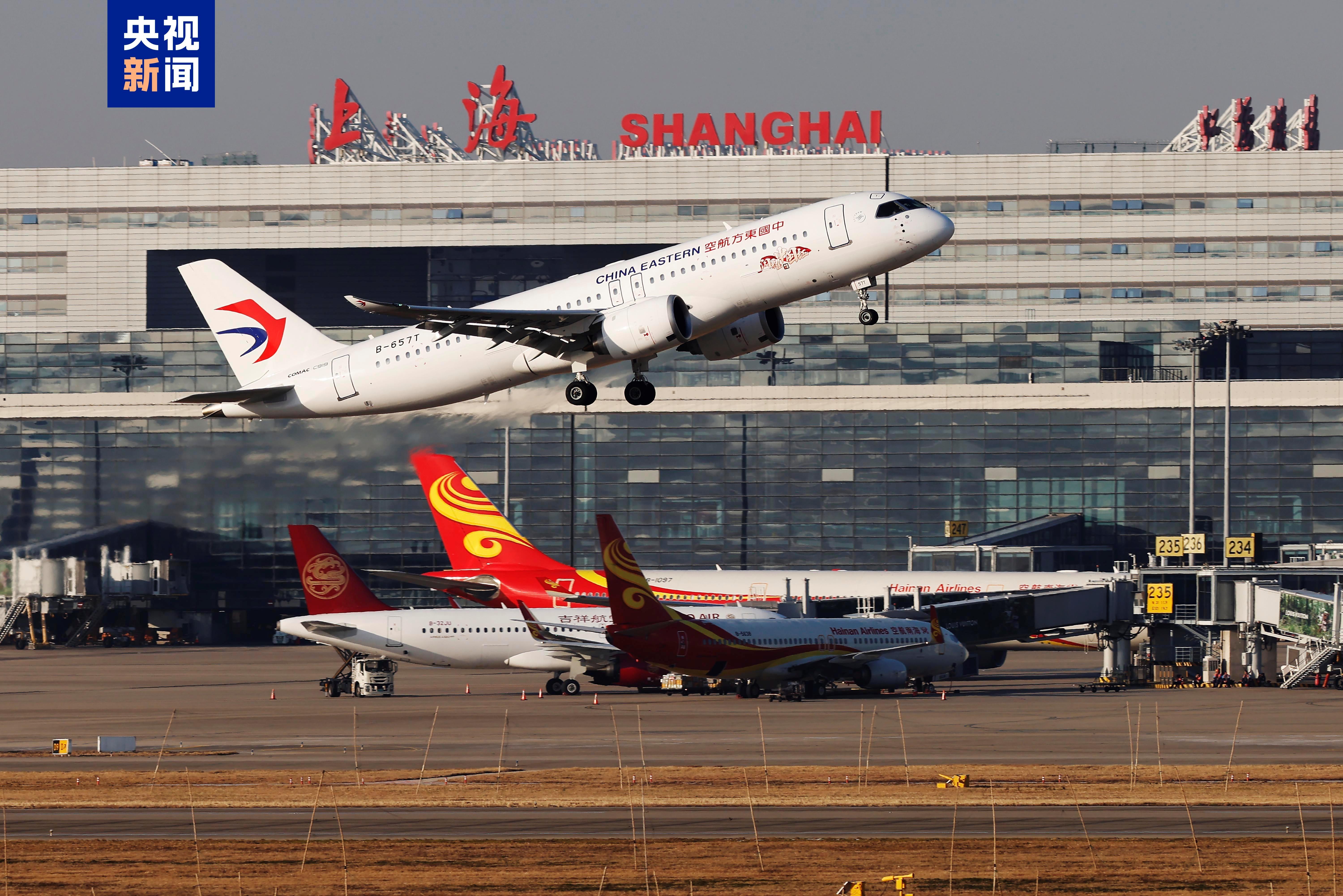 △2025年1月1日，中國東方航空首次使用C919執(zhí)飛MU721“上海虹橋—香港”航班從上海虹橋國際機(jī)場起飛。