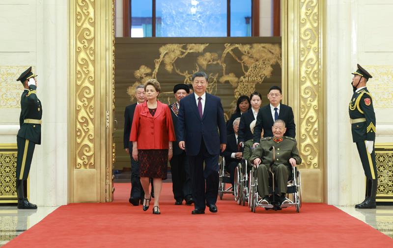 △2024年9月29日，中華人民共和國國家勛章和國家榮譽(yù)稱號頒授儀式在北京人民大會(huì)堂金色大廳隆重舉行。習(xí)近平總書記同國家勛章和國家榮譽(yù)稱號獲得者一同步入會(huì)場。