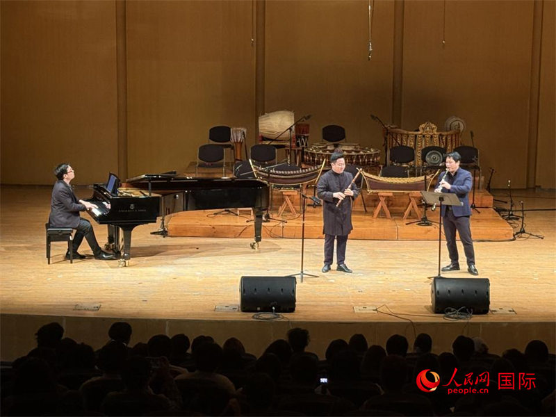 來自泰國東方大學(xué)的音樂家在演奏《敦煌印象》。人民網(wǎng)記者 張矜若攝