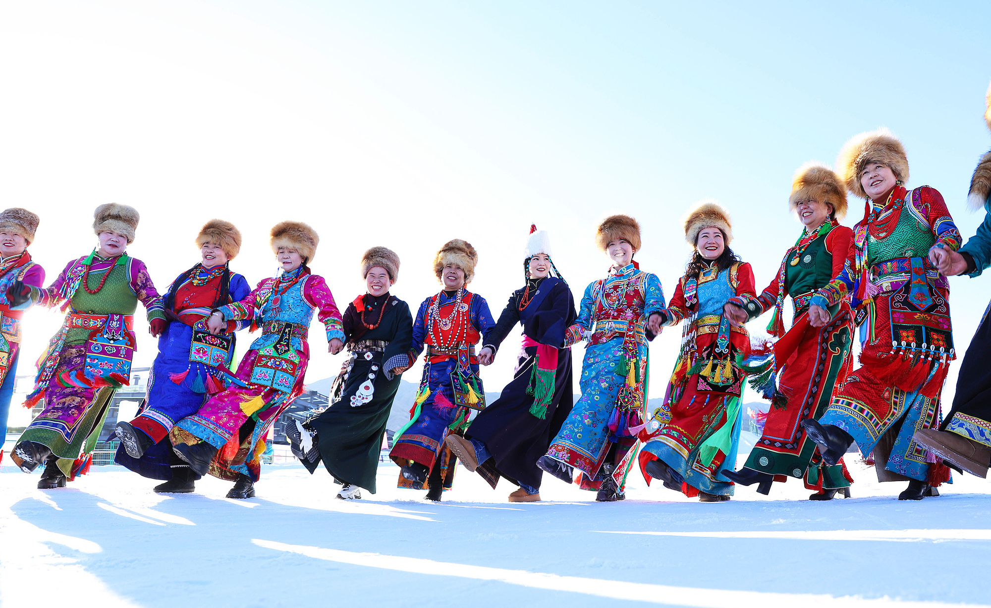 甘肅張掖，雪地千人鍋莊舞表演