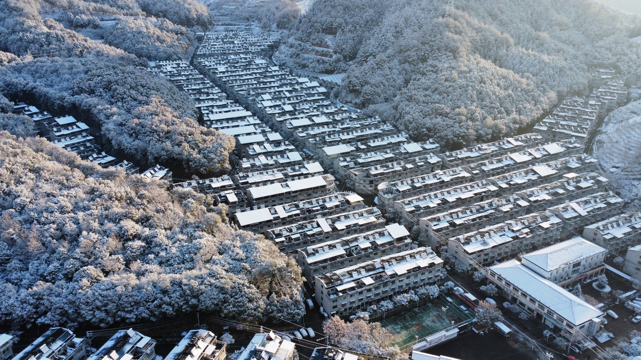 慶元縣濛洲街道同濟(jì)新村，雪后初霽。慶元縣融媒體中心 供圖