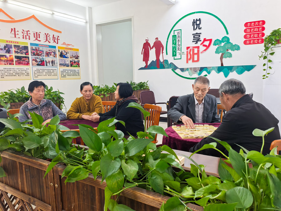 圖為湖北省咸寧市嘉魚(yú)縣潘家灣鎮(zhèn)四邑村養(yǎng)老服務(wù)驛站一角（2024年11月5日攝）。新華社記者 肖藝九 攝