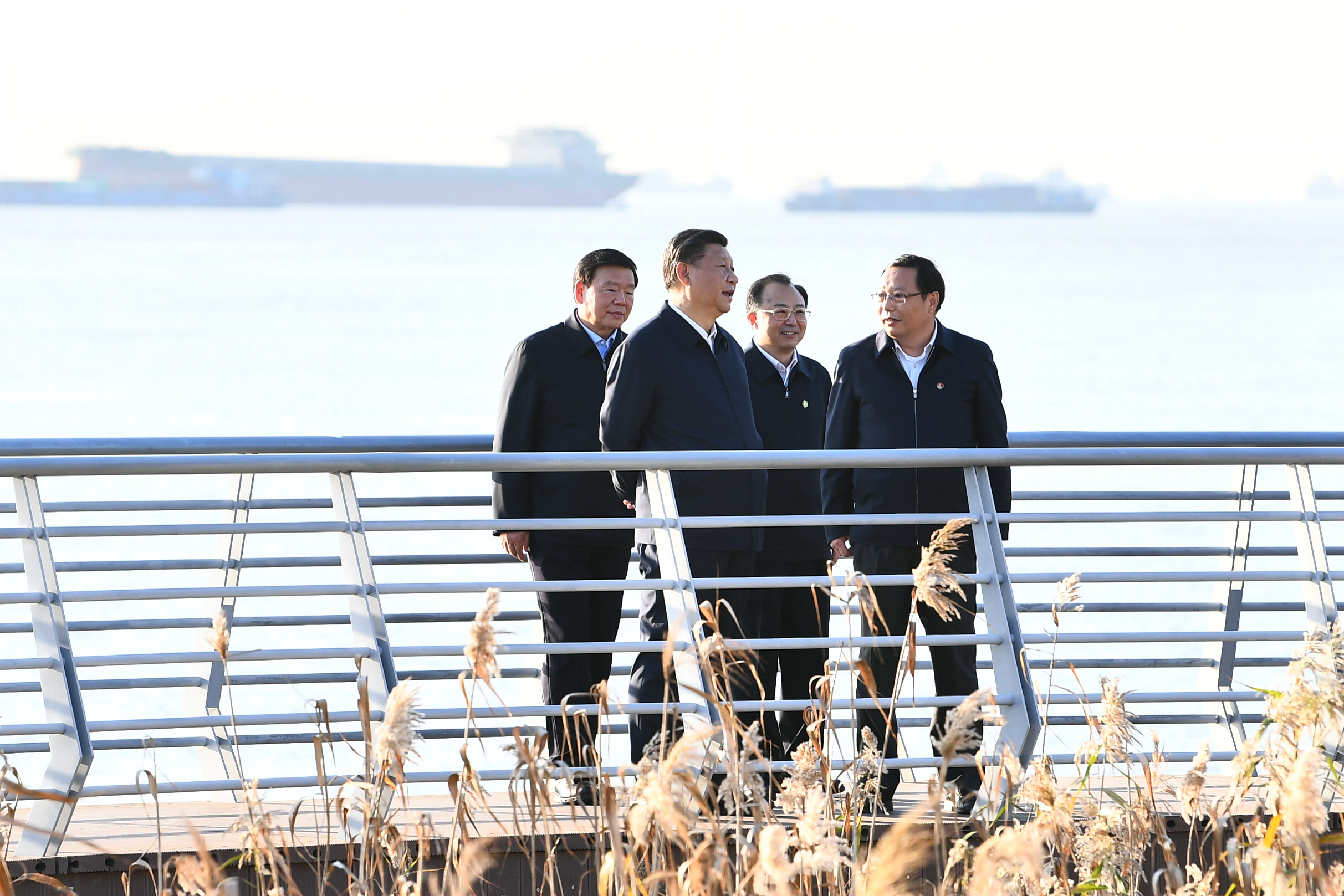 2020年11月12日，習(xí)近平總書記在江蘇南通五山地區(qū)濱江片區(qū)考察。