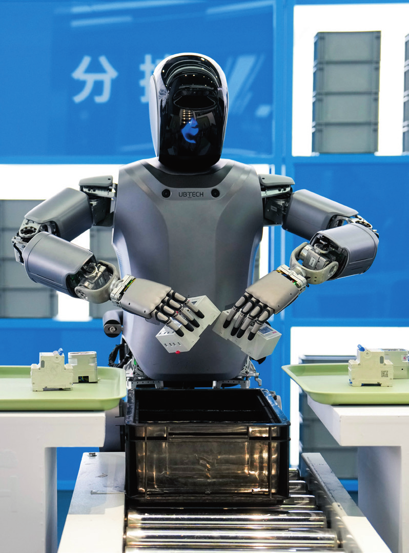 北京“機(jī)器人大世界”展示的優(yōu)必選人形機(jī)器人（2025年2月24日攝）。鞠煥宗攝/本刊