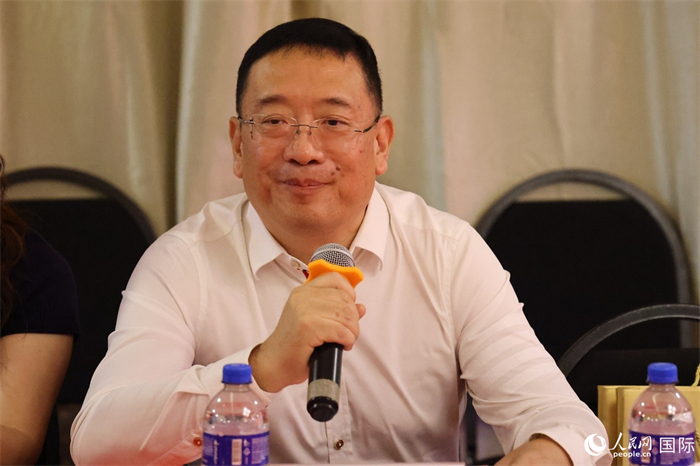 巴西文協(xié)主席上官建峰在座談會(huì)上致辭。人民網(wǎng)記者 陳海琪攝