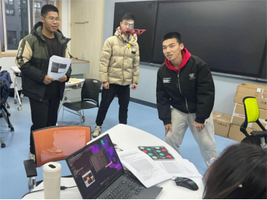 智能無(wú)人系統(tǒng)“做中悟”高階項(xiàng)目式課程。校方供圖