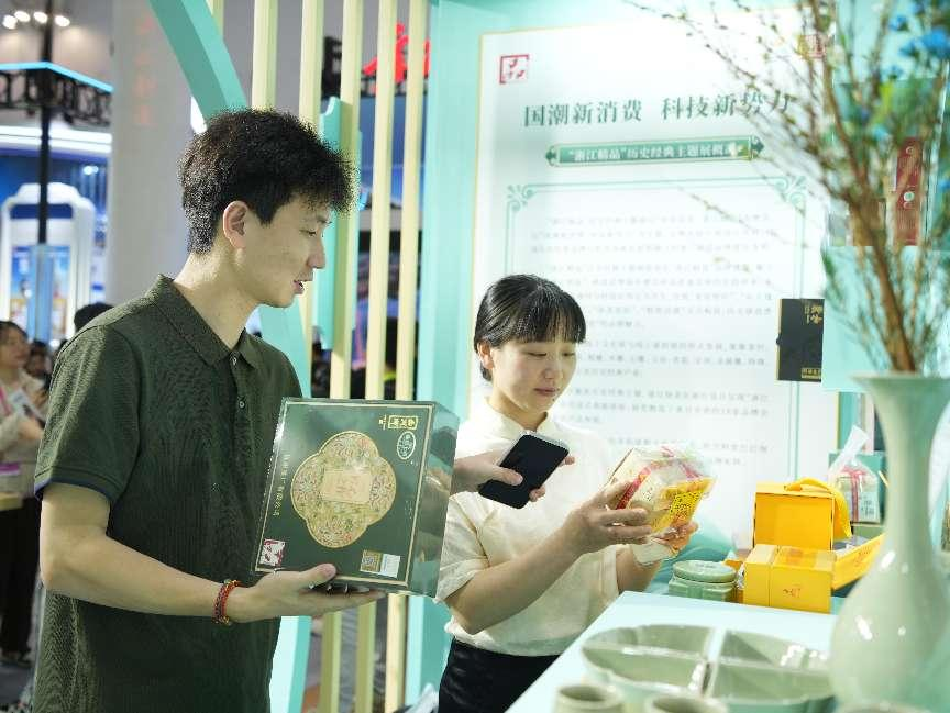 國(guó)潮新消費(fèi)帶來(lái)科技文化消費(fèi)新理念。人民網(wǎng)記者 張力洋攝