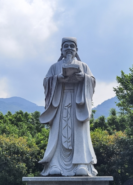 位于南平的朱熹石雕塑像。圖片來源：視覺中國