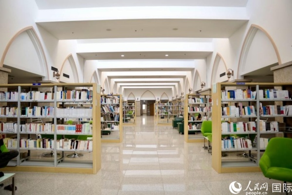 圖為吉布提國(guó)家圖書館一角。人民網(wǎng) 塔里克·易卜拉欣攝