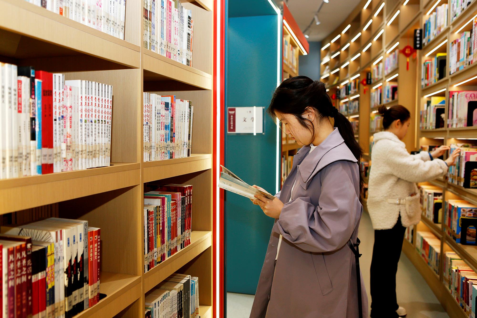 △2025年3月29日，讀者在山西臨汾市襄汾縣圖書館閱讀。