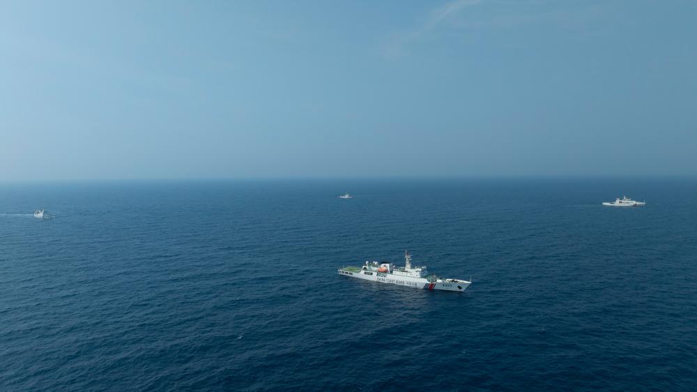 4月22日，中越海警艦艇編隊(duì)在北部灣海域開(kāi)展聯(lián)合巡邏。（中國(guó)海警供圖）