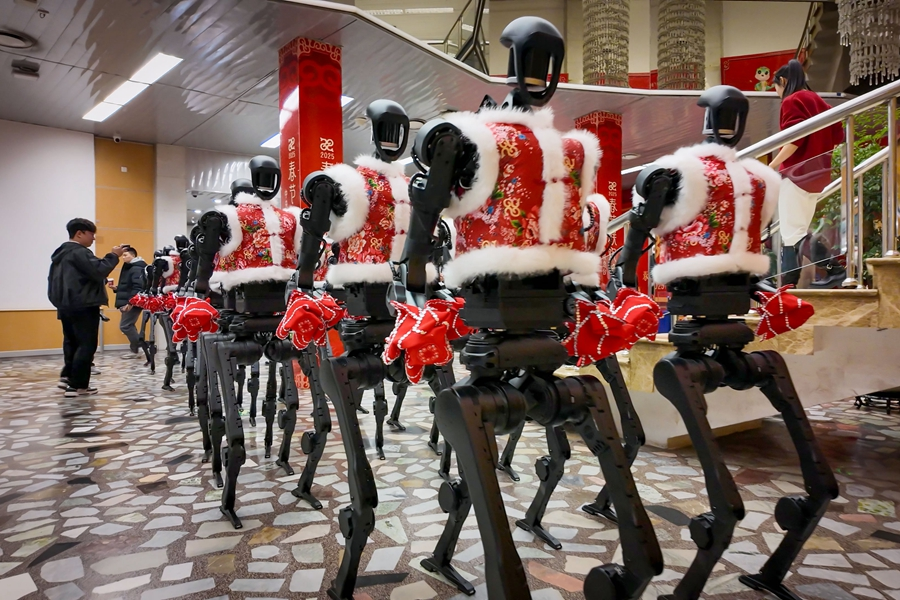 2025年1月28日，杭州宇樹科技人形機器人在2025年央視春晚后臺。新華社發(fā)