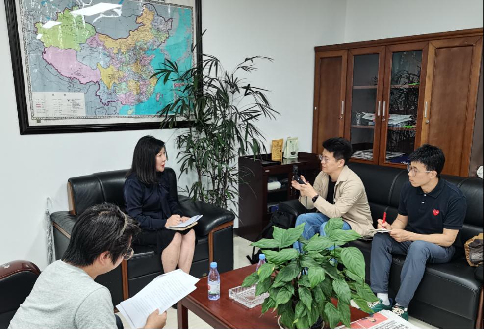 記者采訪企業(yè)跨境物流建設(shè)情況。人民網(wǎng) 孫啟凡攝
