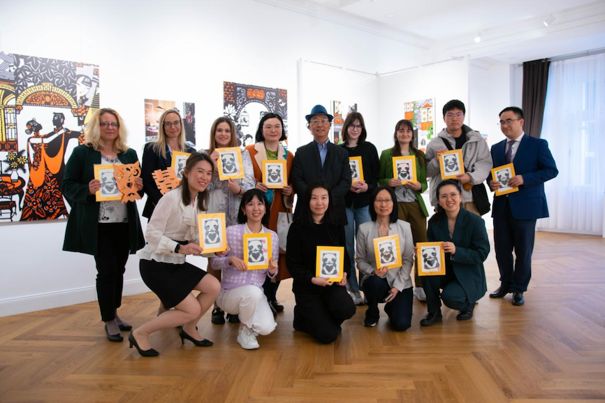 嘉賓合影。圖片由布達佩斯中國文化中心供圖