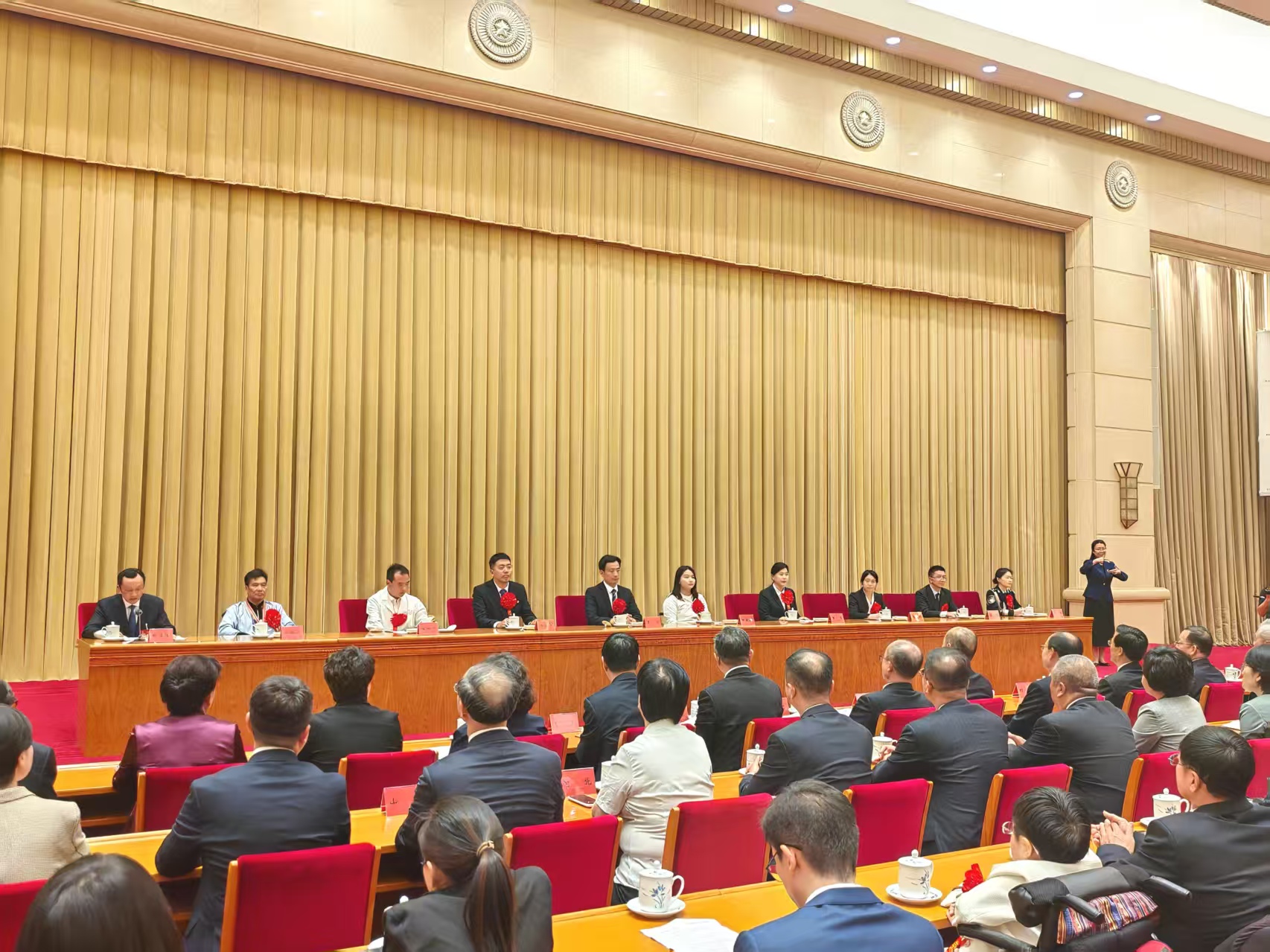 第七次全國自強模范暨助殘先進事跡首場報告會現(xiàn)場。 人民網(wǎng)記者 王子鋒攝